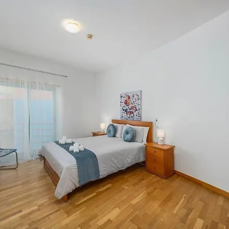 Gorgeous Oceanview Apartment, Marina *