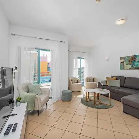 Gorgeous Oceanview Apartment, Marina Apartment *