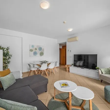 Gorgeous Oceanview Apartment, Marina